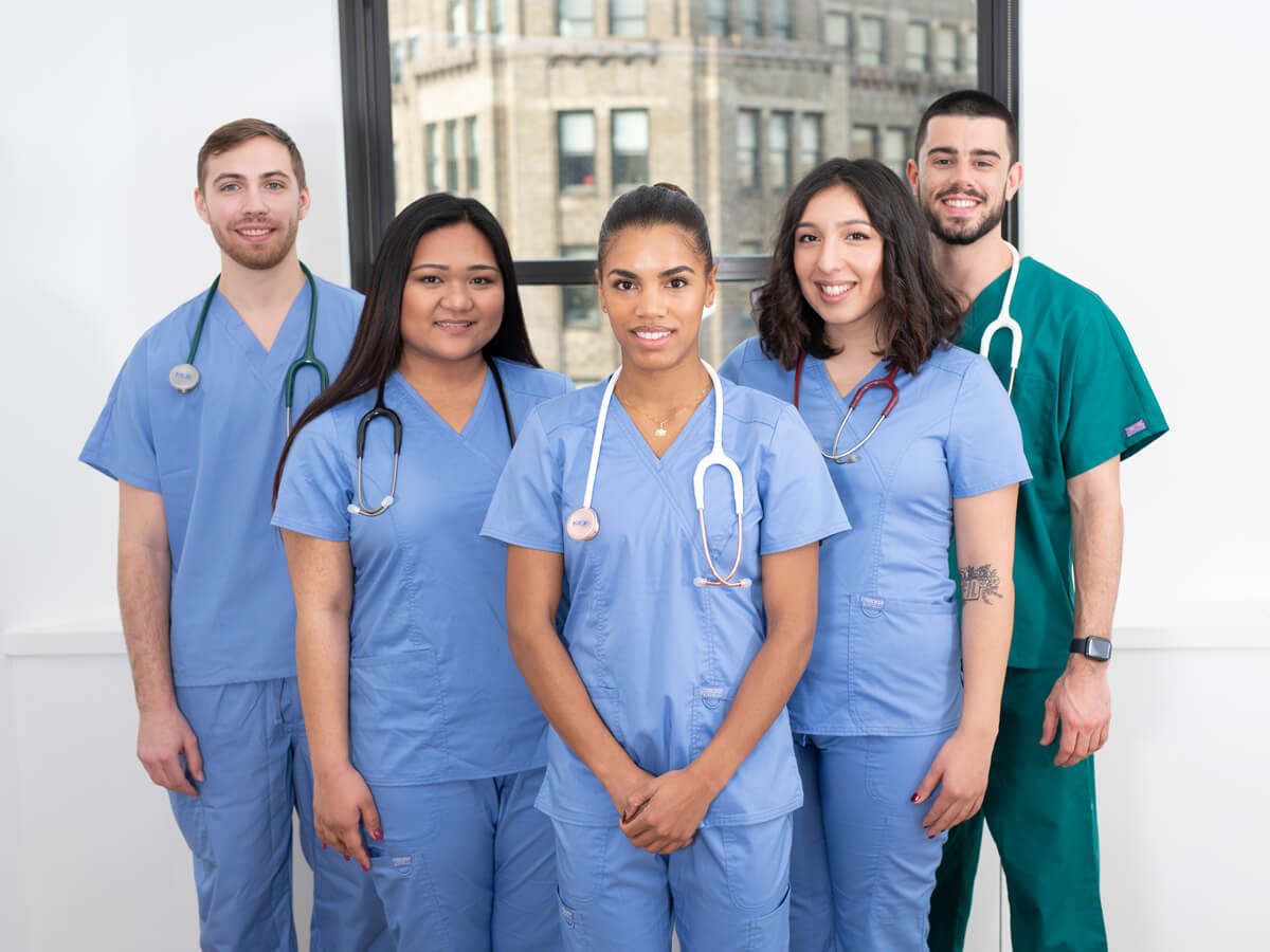 https://blog.boardvitals.com/wp-content/uploads/2019/08/nurse-uniforms.jpg