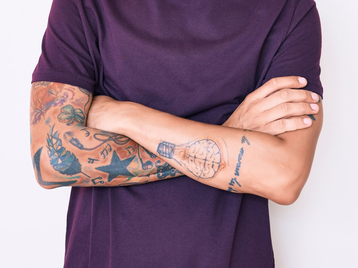 Can nurse practitioners have tattoos
